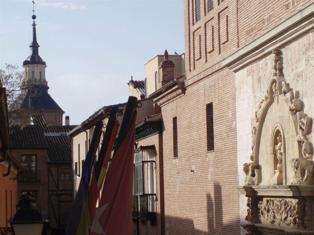 Miguel De Cervantes Alcalá de Henares Exterior foto