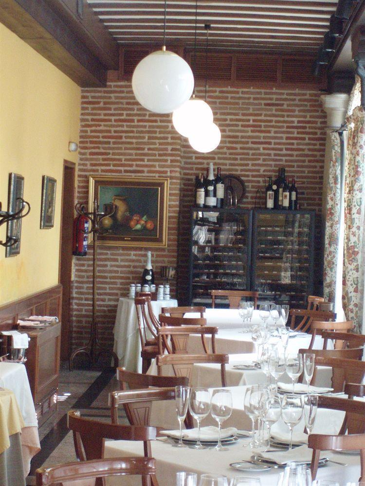 Miguel De Cervantes Alcalá de Henares Exterior foto